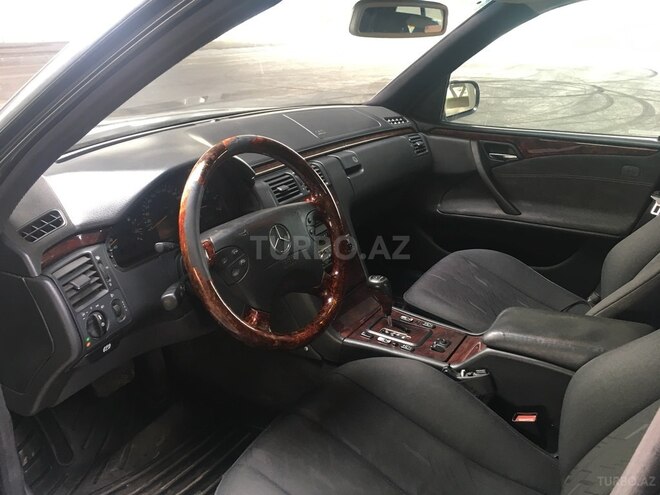 Mercedes E 220 2000, 390,000 km - 2.2 л - Bakı