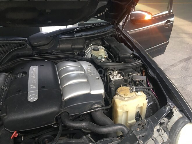 Mercedes E 220 2000, 390,000 km - 2.2 л - Bakı