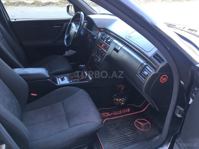 Mercedes E 220 2000, 300,430 km - 2.2 л - Bakı