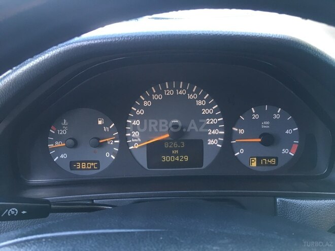 Mercedes E 220 2000, 300,430 km - 2.2 л - Bakı