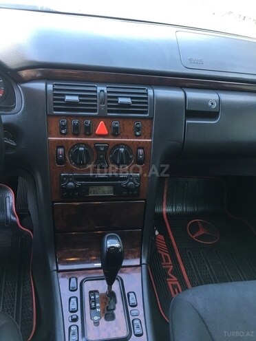 Mercedes E 220 2000, 300,430 km - 2.2 л - Bakı