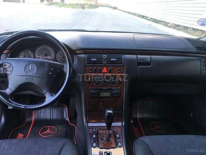 Mercedes E 220 2000, 300,430 km - 2.2 л - Bakı
