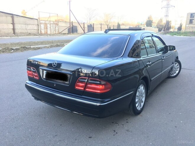 Mercedes E 220 2000, 300,430 km - 2.2 л - Bakı