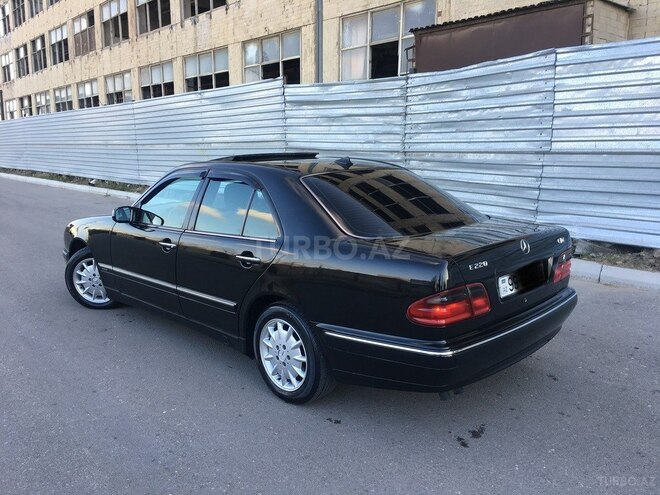 Mercedes E 220 2000, 300,430 km - 2.2 л - Bakı