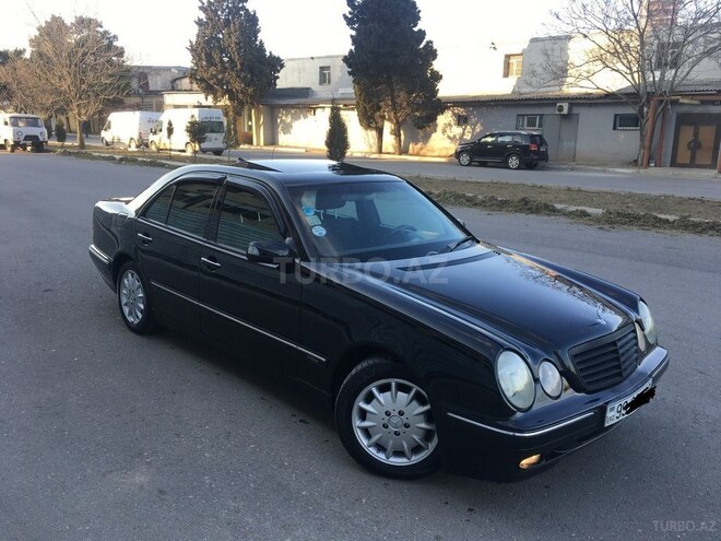 Mercedes E 220 2000, 300,430 km - 2.2 л - Bakı