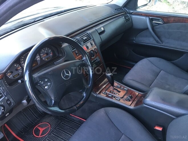 Mercedes E 220 2000, 300,430 km - 2.2 л - Bakı