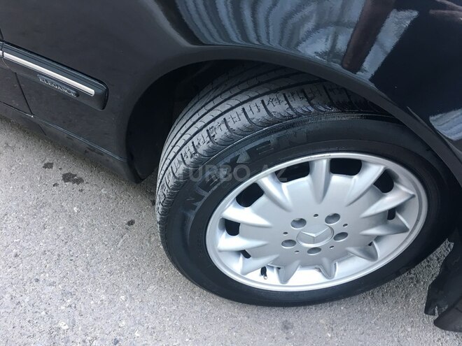 Mercedes E 220 2000, 300,430 km - 2.2 л - Bakı