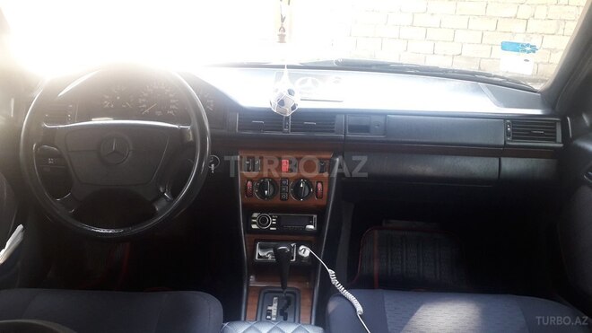Mercedes E 220 1993, 210,000 km - 2.2 l - Sumqayıt