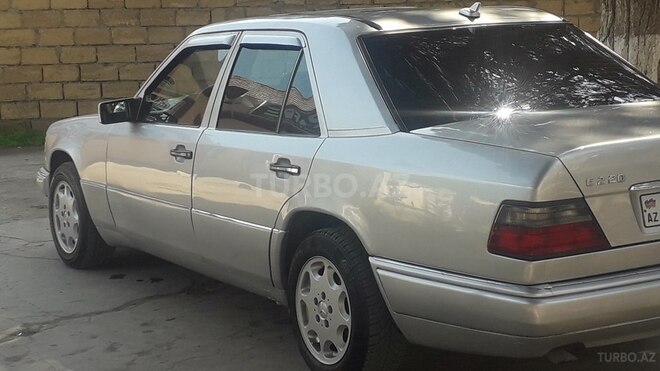 Mercedes E 220 1993, 210,000 km - 2.2 l - Sumqayıt