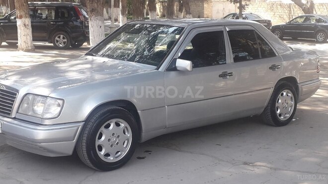 Mercedes E 220 1993, 210,000 km - 2.2 l - Sumqayıt