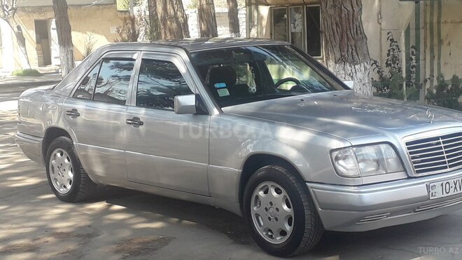 Mercedes E 220 1993, 210,000 km - 2.2 l - Sumqayıt