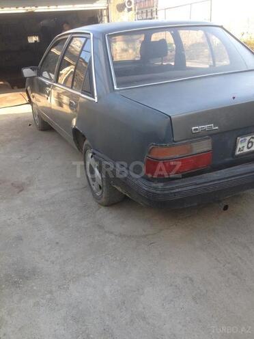 Opel  1985, 369,215 km - 1.6 l - Sumqayıt