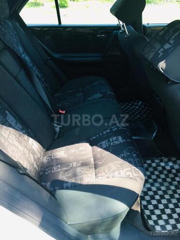 Mercedes E 240 1999, 250,000 km - 2.4 l - Zaqatala