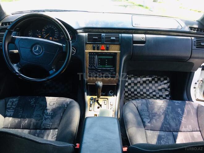 Mercedes E 240 1999, 250,000 km - 2.4 l - Zaqatala