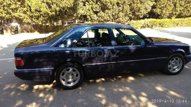 Mercedes E 200 1994, 245,000 km - 2.0 l - Sumqayıt