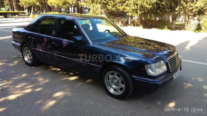 Mercedes E 200 1994, 245,000 km - 2.0 l - Sumqayıt