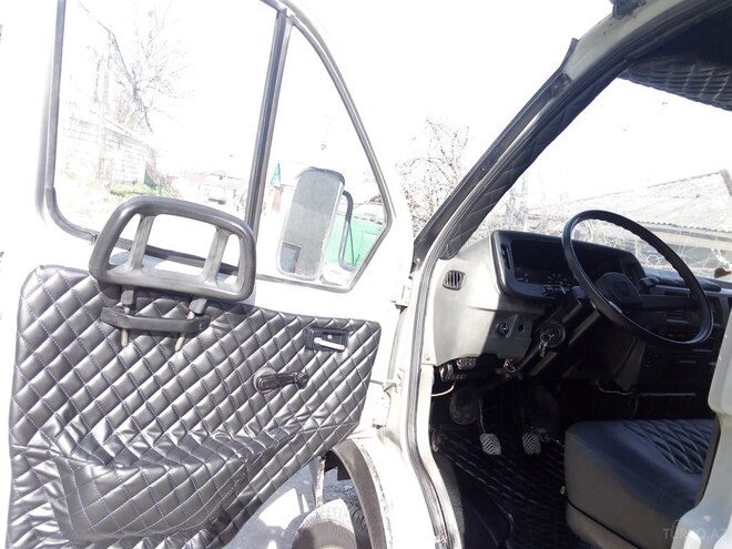 GAZ 330202-740 1999, 200,000 km - 2.4 l - Qusar