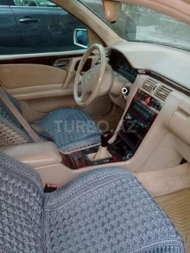 Mercedes E 300 1995, 300,756 km - 3.0 l - Bakı