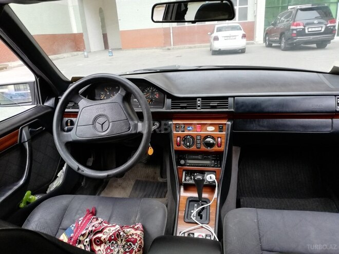Mercedes E 220 1995, 498,157 km - 2.0 l - Bakı
