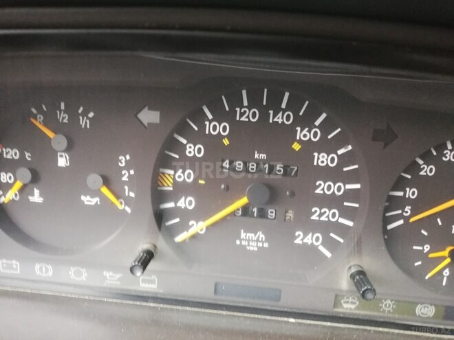Mercedes E 220 1995, 498,157 km - 2.0 l - Bakı