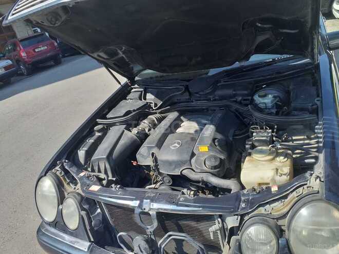 Mercedes E 240 1999, 542,786 km - 2.4 l - Bakı