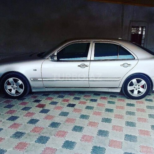 Mercedes E 220 1998, 220,000 km - 2.2 л - Qazax