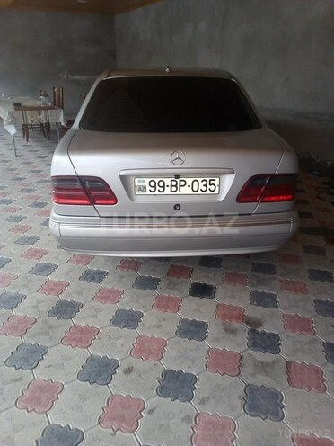 Mercedes E 220 1998, 220,000 km - 2.2 л - Qazax