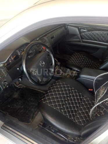 Mercedes E 220 1998, 220,000 km - 2.2 л - Qazax