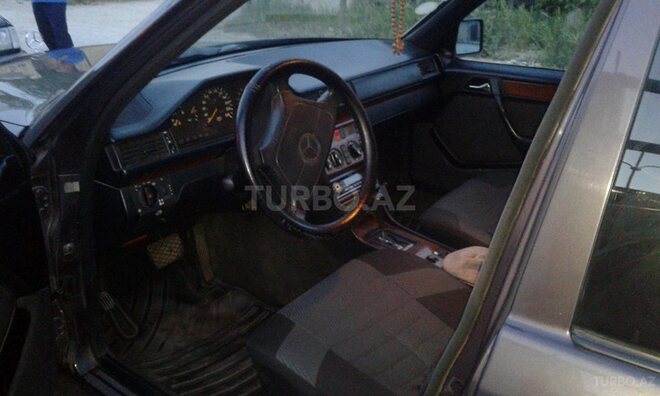 Mercedes E 220 1995, 320,000 km - 2.2 l - Bakı