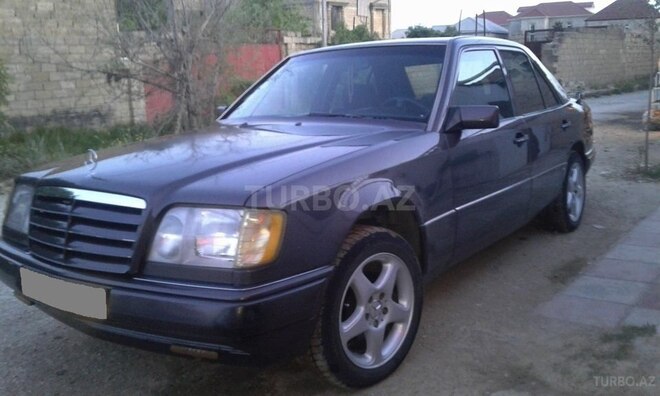 Mercedes E 220 1995, 320,000 km - 2.2 l - Bakı