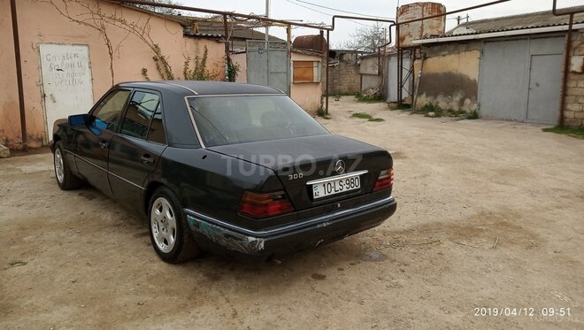 Mercedes E 300 1995, 483,704 km - 2.9 l - Bakı
