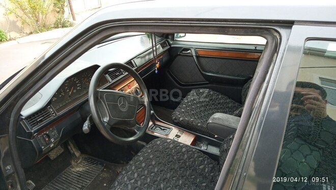 Mercedes E 300 1995, 483,704 km - 2.9 l - Bakı