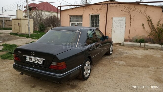 Mercedes E 300 1995, 483,704 km - 2.9 l - Bakı