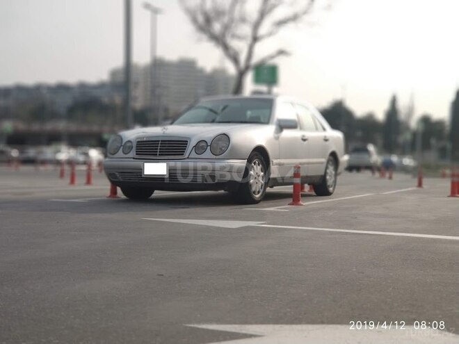 Mercedes E 320 1999, 206,000 km - 3.2 l - Bakı