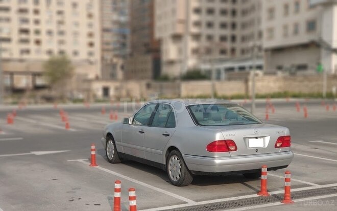 Mercedes E 320 1999, 206,000 km - 3.2 l - Bakı