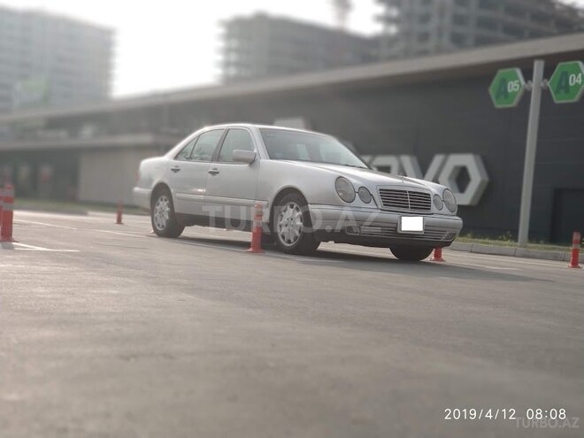 Mercedes E 320 1999, 206,000 km - 3.2 l - Bakı