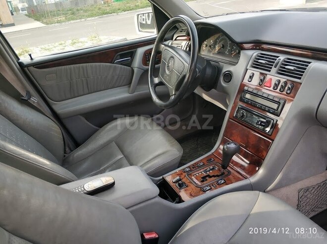 Mercedes E 320 1999, 206,000 km - 3.2 l - Bakı
