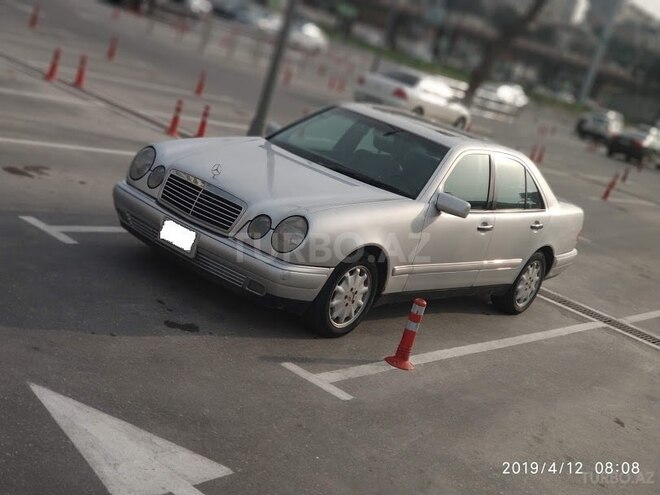 Mercedes E 320 1999, 206,000 km - 3.2 l - Bakı