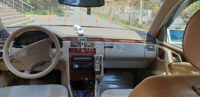 Mercedes E 240 1998, 352,000 km - 2.4 l - Bakı