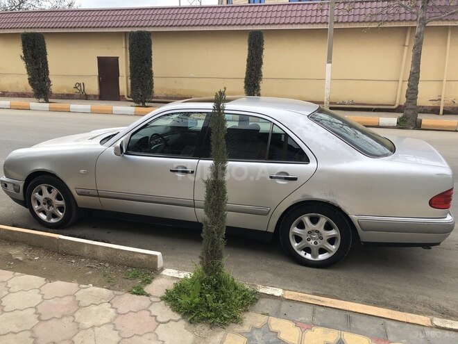 Mercedes E 240 1999, 260,000 km - 2.4 l - Ağcabədi