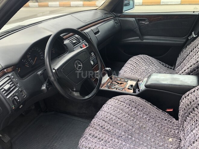 Mercedes E 240 1999, 260,000 km - 2.4 l - Ağcabədi