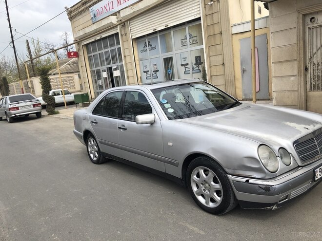 Mercedes E 240 1999, 260,000 km - 2.4 l - Ağcabədi
