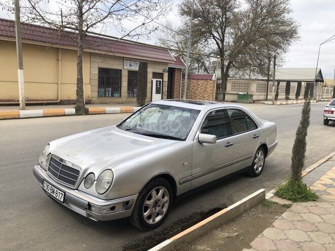 Mercedes E 240 1999, 260,000 km - 2.4 l - Ağcabədi