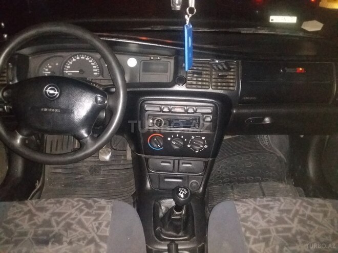 Opel Vectra 1996, 350,000 km - 1.6 l - Bakı