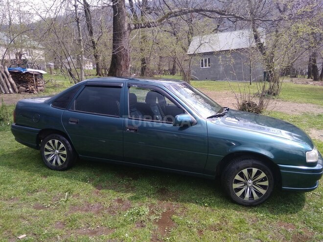 Opel Vectra 1995, 367,000 km - 1.6 l - Zaqatala