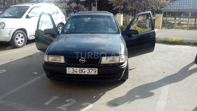Opel Vectra 1995, 200,000 km - 2.0 l - Bakı