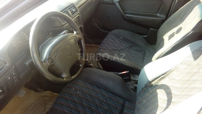 Opel Vectra 1995, 200,000 km - 2.0 l - Bakı