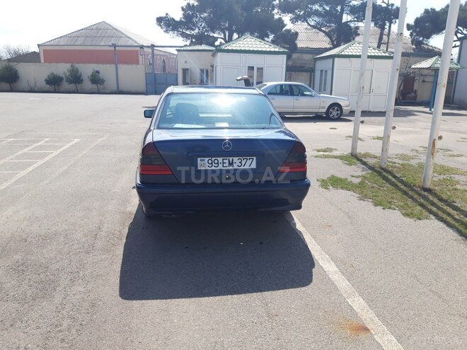 Mercedes C 220 2000, 234,000 km - 2.2 l - Bakı