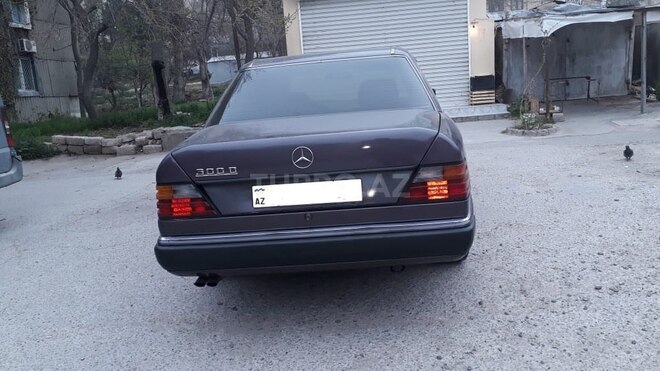Mercedes E 300 1993, 284,755 km - 3.0 l - Bakı