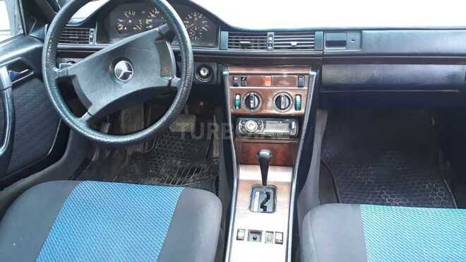 Mercedes E 300 1993, 284,755 km - 3.0 l - Bakı